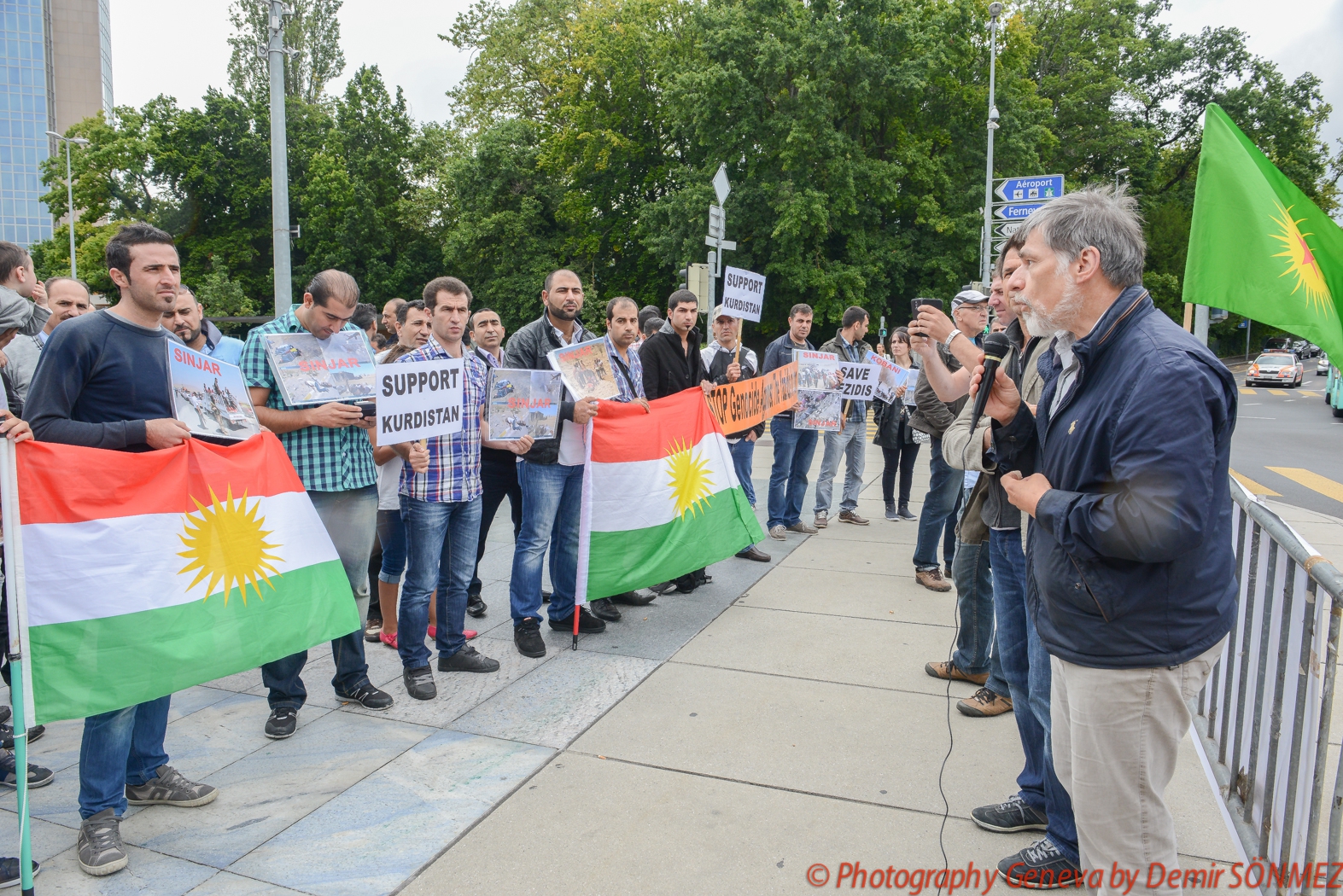 Rassemblement de solidarité avec les Yézidis et les Kurdes en Irak-9887.jpg