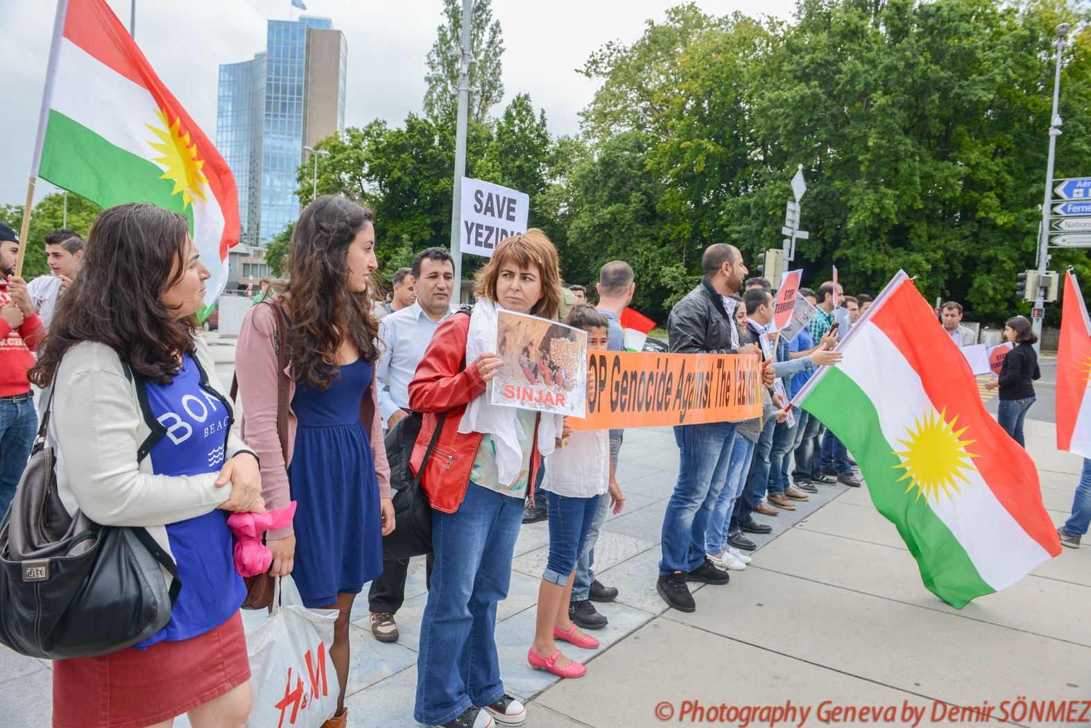 Rassemblement de solidarité avec les Yézidis et les Kurdes en Irak-9843.jpg