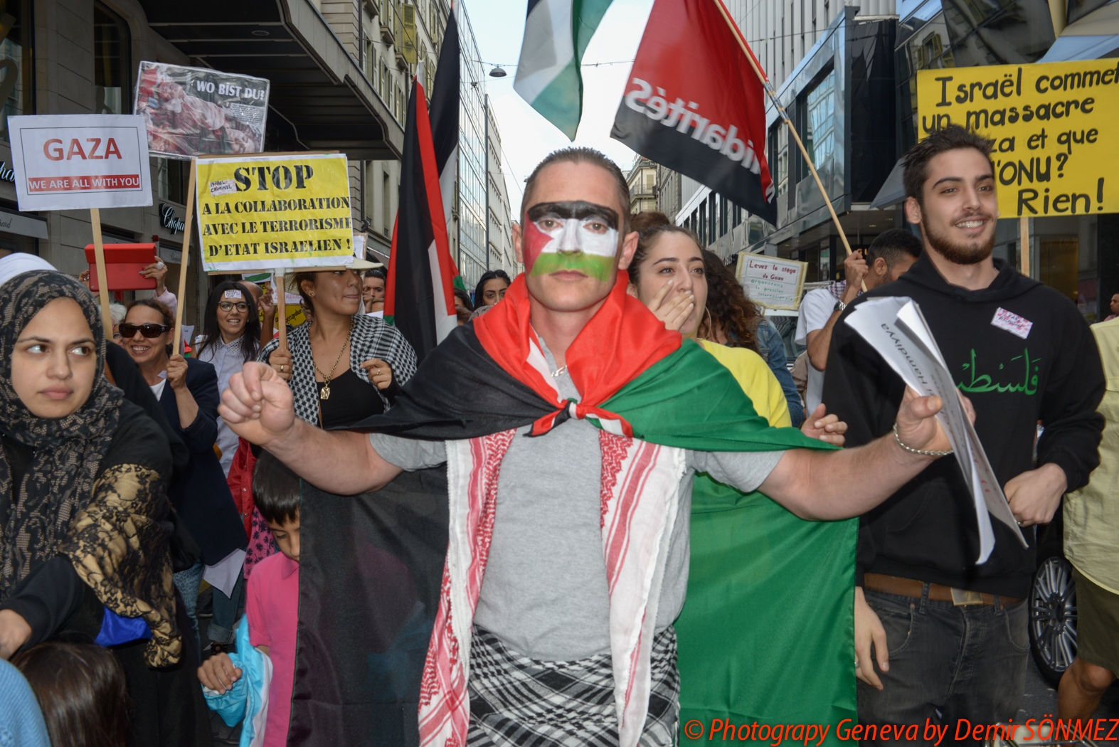 Grande manifestation pacifique à Genève en soutien au peuple Palestinien-6480.jpg