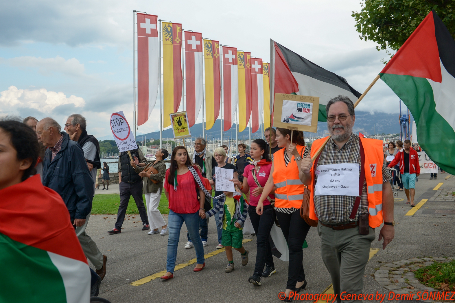 Grande manifestation pacifique à Genève en soutien au peuple Palestinien-6671.jpg