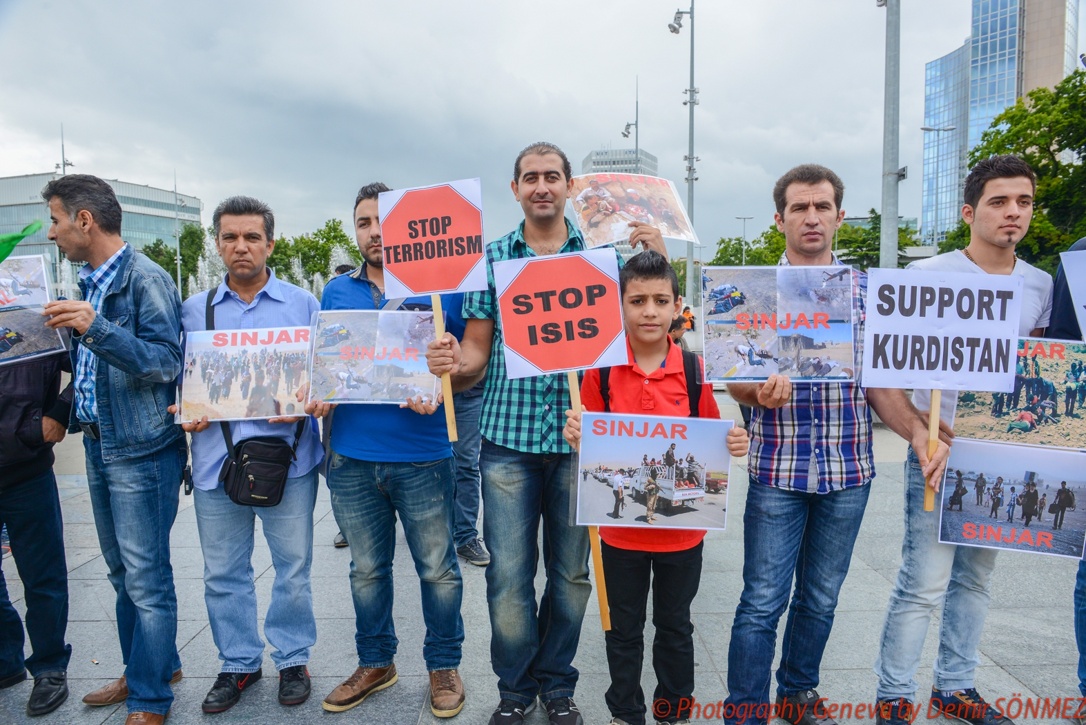 Rassemblement de solidarité avec les Yézidis et les Kurdes en Irak-9836.jpg