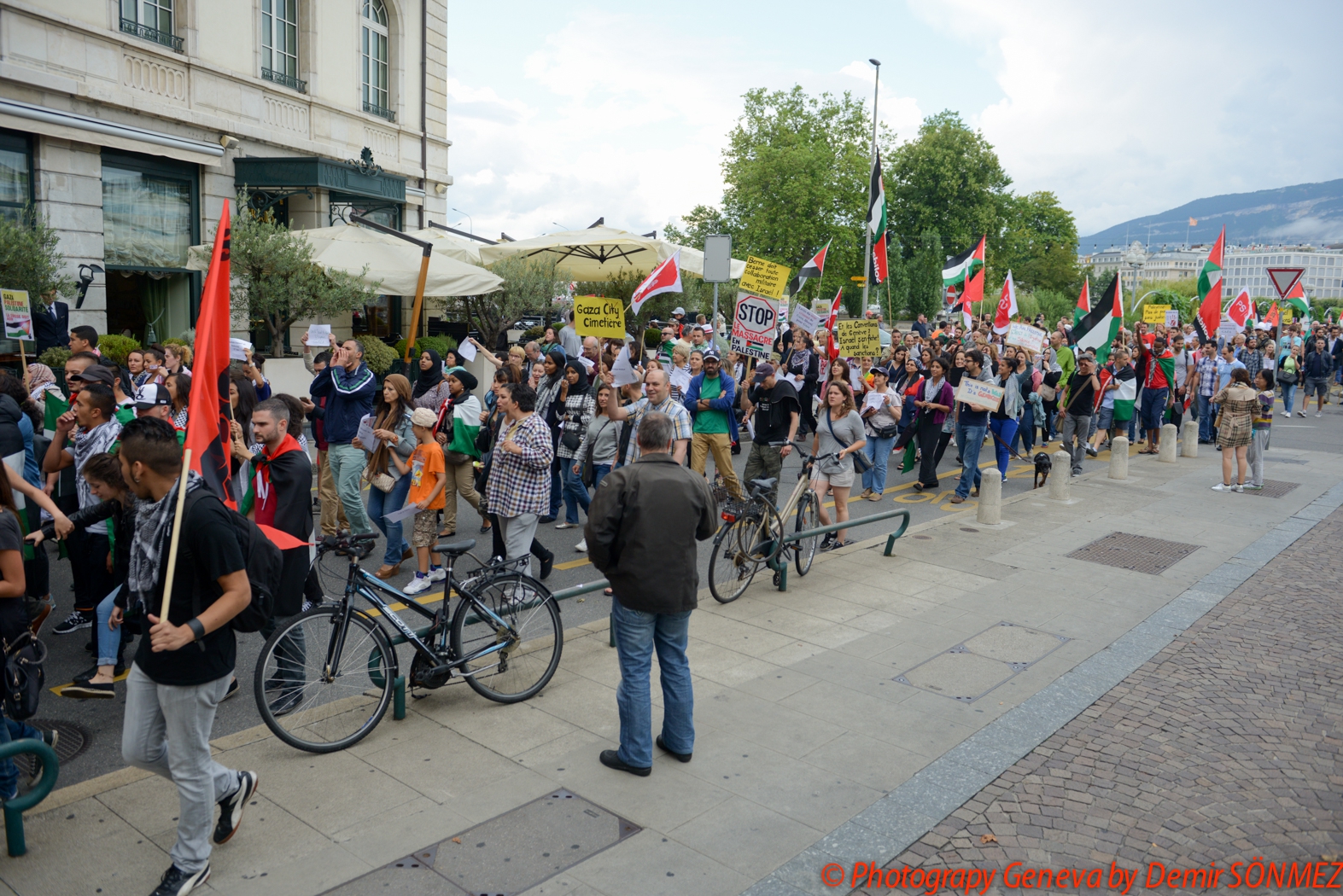 Grande manifestation pacifique à Genève en soutien au peuple Palestinien-6529.jpg