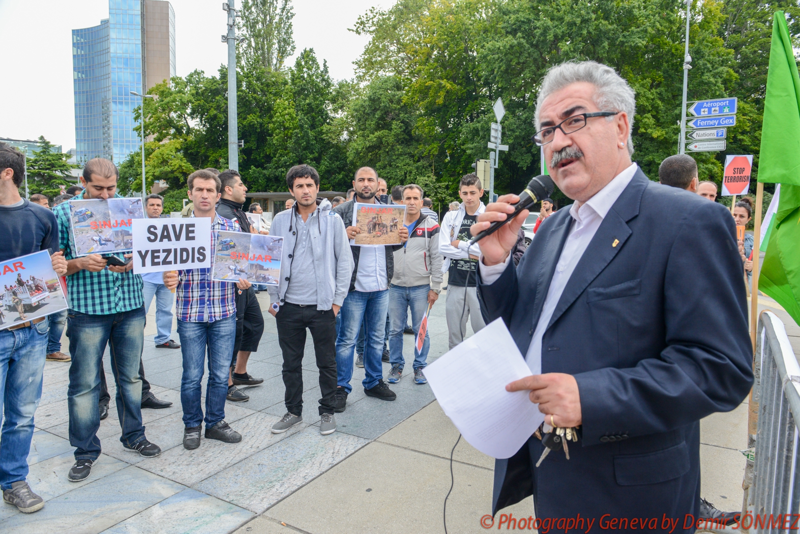 Rassemblement de solidarité avec les Yézidis et les Kurdes en Irak-9850.jpg