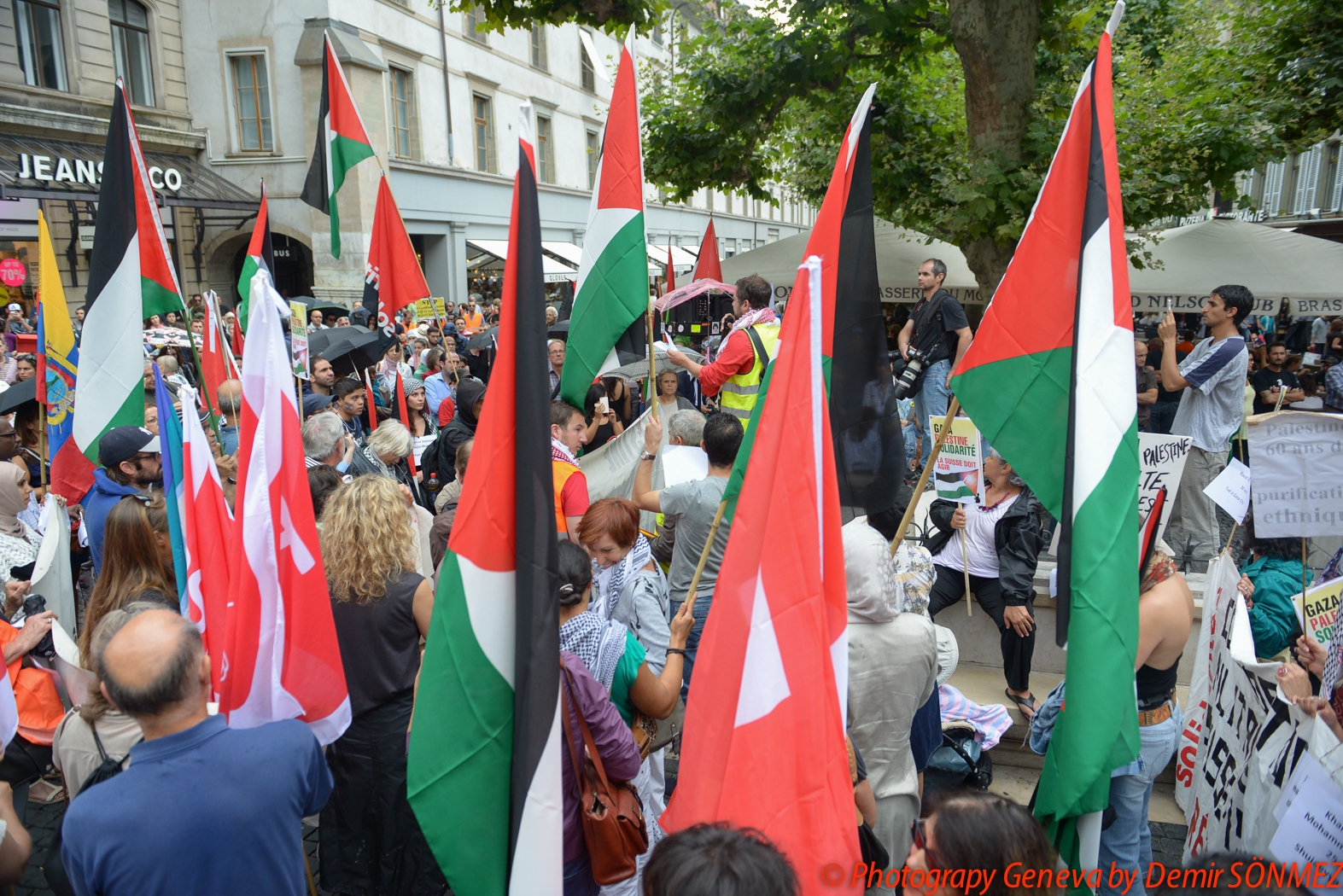 Grande manifestation pacifique à Genève en soutien au peuple Palestinien-6403.jpg