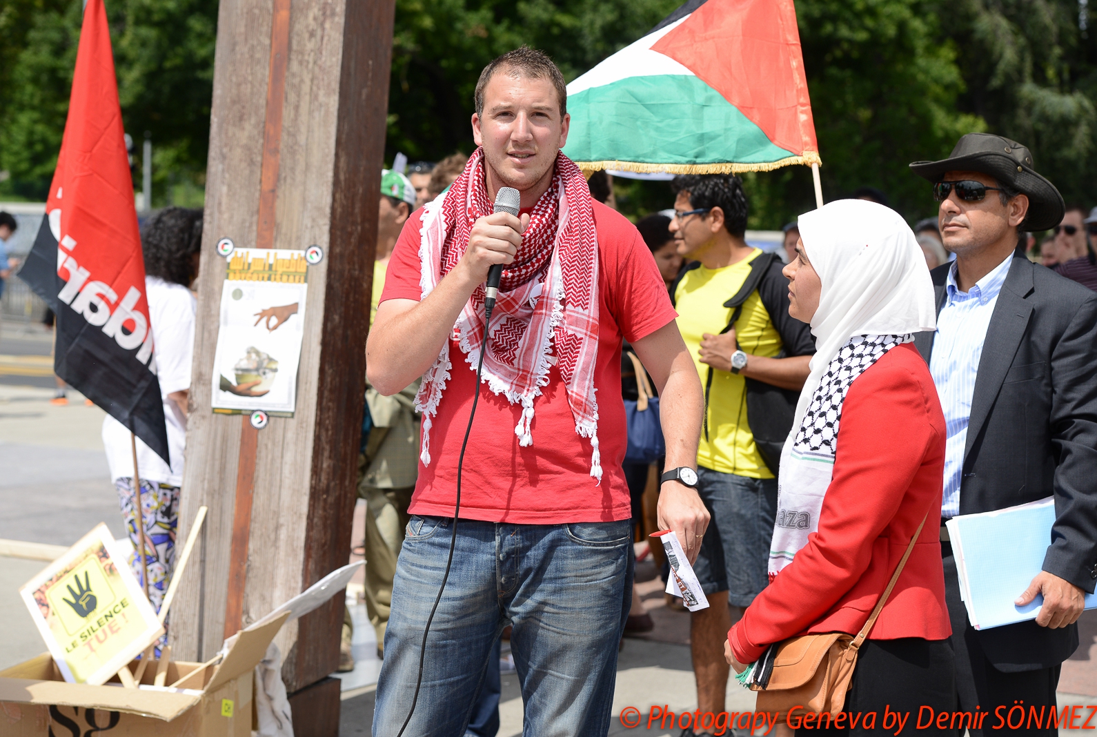 Vendredi 11 juillet,  plus 500 manifestants, citoyens et citoyennes de toutes nationalités et confessions se sont rassemblés en  solidarité avec les victimes de l’attaque israélienne contre les civils à Gaza-4457 - copie.jpg