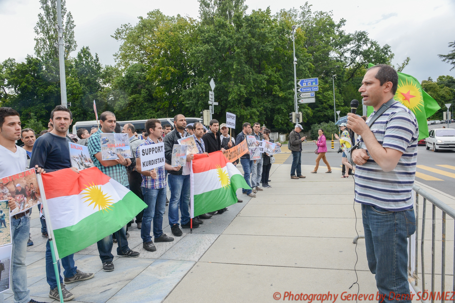 Rassemblement de solidarité avec les Yézidis et les Kurdes en Irak-9878.jpg