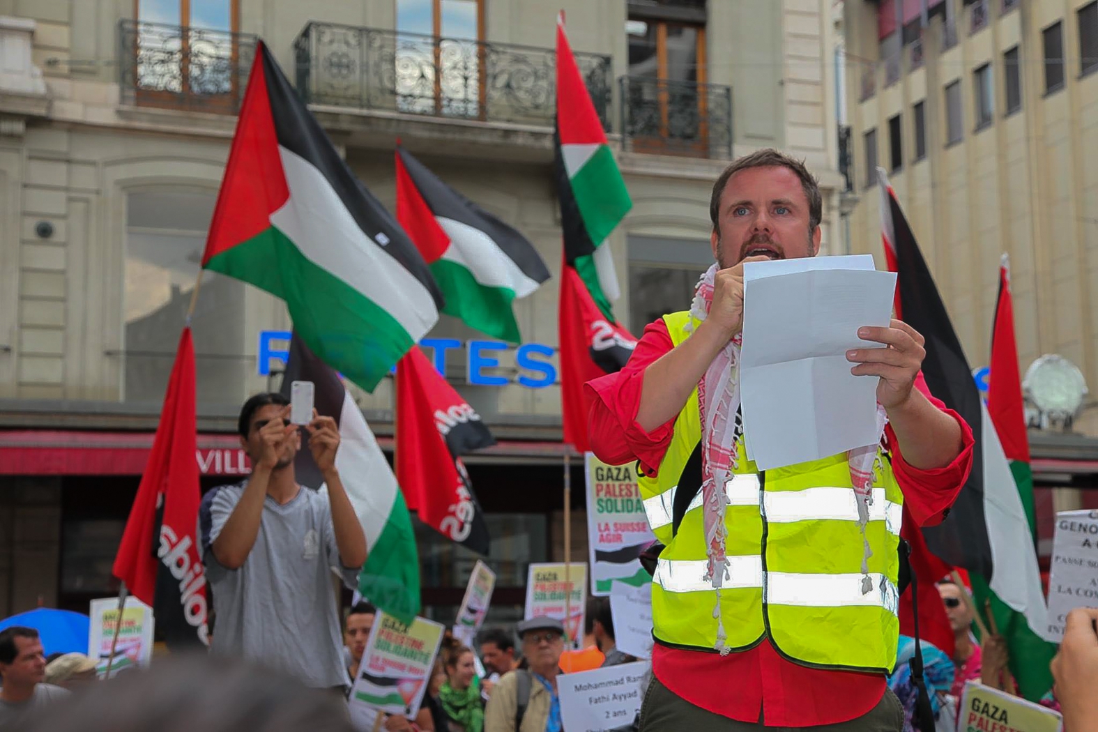Grande manifestation pacifique à Genève en soutien au peuple Palestinien- - copie.jpg