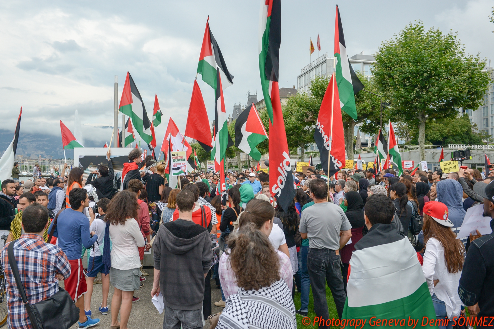 Grande manifestation pacifique à Genève en soutien au peuple Palestinien-6680.jpg