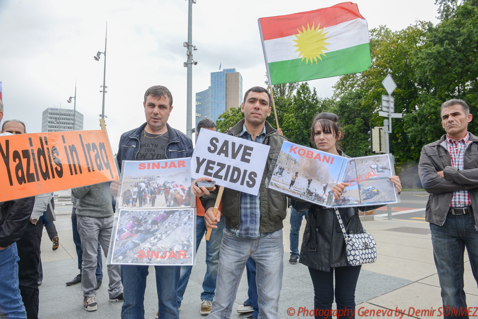 Rassemblement de solidarité avec les Yézidis et les Kurdes en Irak-9877.jpg