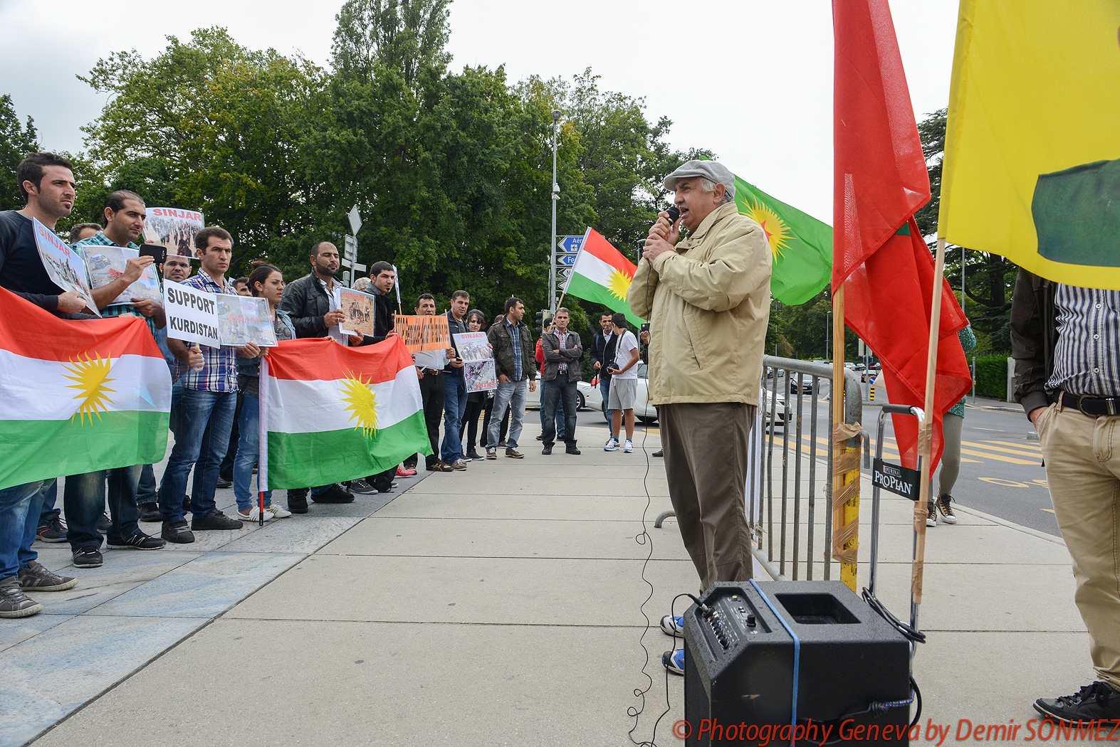 Rassemblement de solidarité avec les Yézidis et les Kurdes en Irak-9864.jpg
