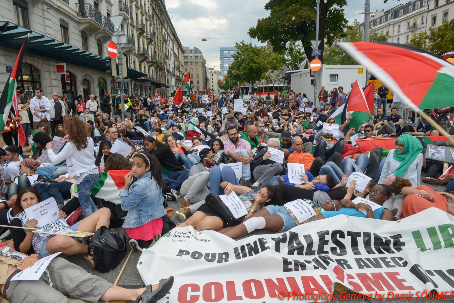 Grande manifestation pacifique à Genève en soutien au peuple Palestinien-6593.jpg