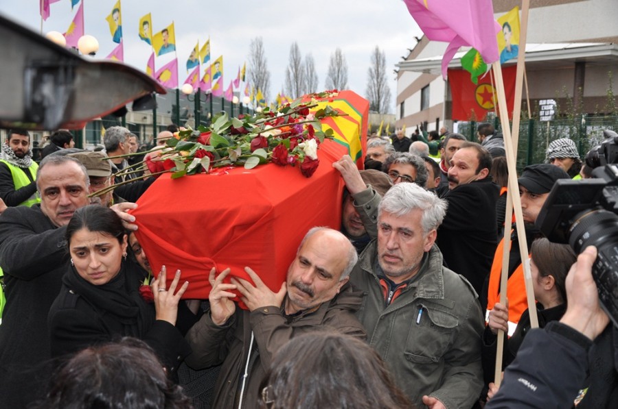 assassinat-femmes-kurdes-funerailles-9.jpg
