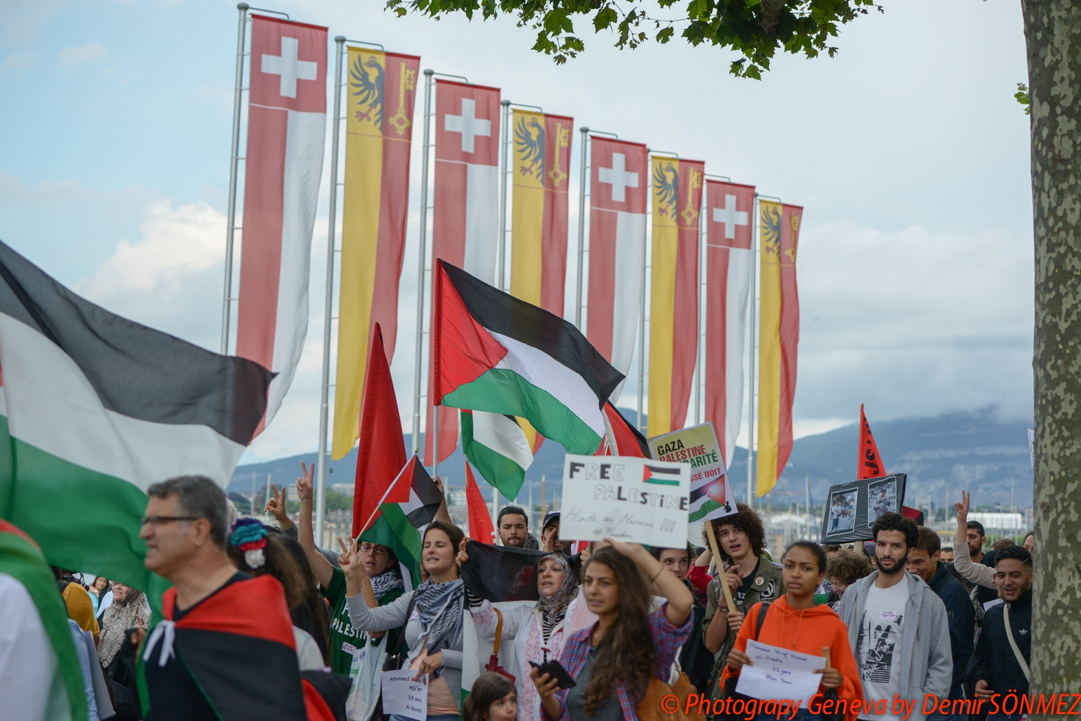 Grande manifestation pacifique à Genève en soutien au peuple Palestinien-6643.jpg