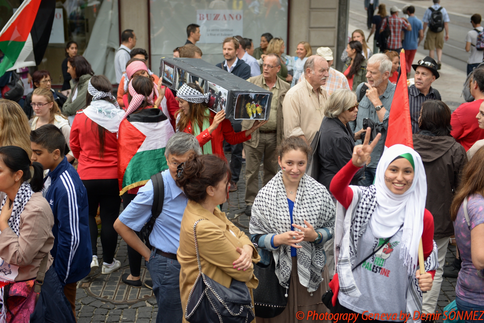 Grande manifestation pacifique à Genève en soutien au peuple Palestinien-6385.jpg